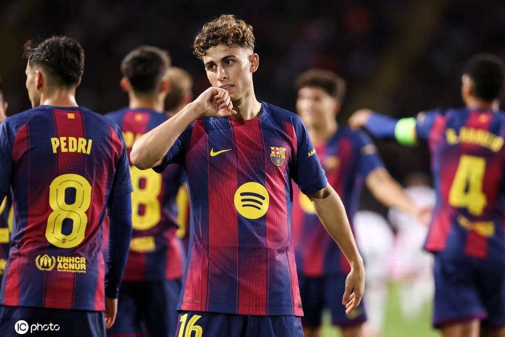 6-1，巴萨踢疯了！费尔明-洛佩斯上演帽子戏法
        
    6-1，巴萨踢疯了！费尔明-洛佩斯上演帽子戏法